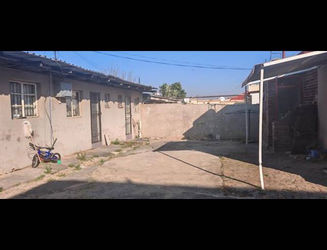 7 BEDROOM HOUSE FOR SALE IN FOREST HILL